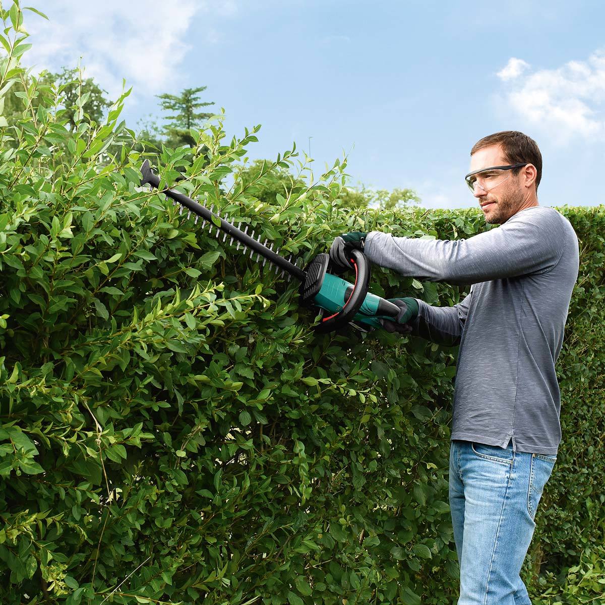 Bosch 18V Cordless Hedgecutter With Battery & Charger - Model AHS 55-20 LIBosch 18V Cordless Hedgecutter With Battery & Charger - Model AHS 55-20 LI